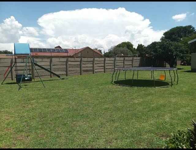 4 BEDROOM HOUSE FOR SALE IN HELIKONPARK